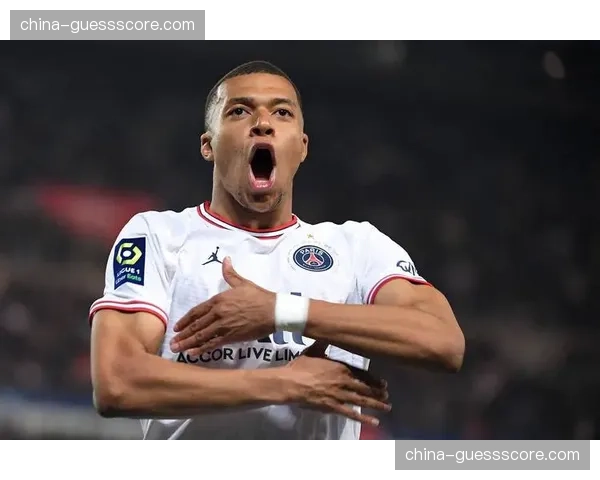 法国足球博物馆推出“法甲90年代”特展，展出齐达内等名宿旧物