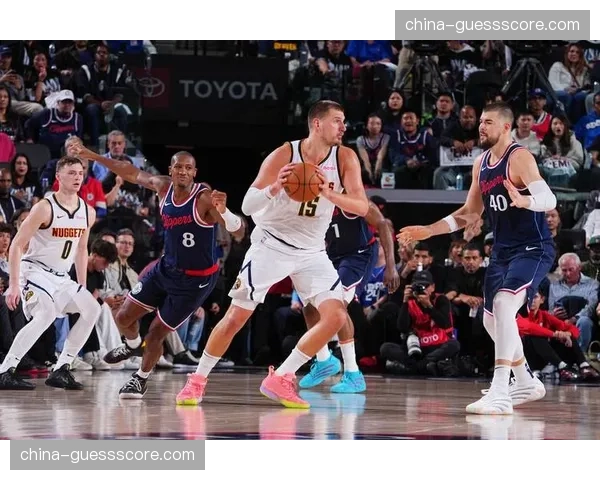 深度复盘：掘金第三节一波流战术解析，如何用约基奇高位策应击溃对手